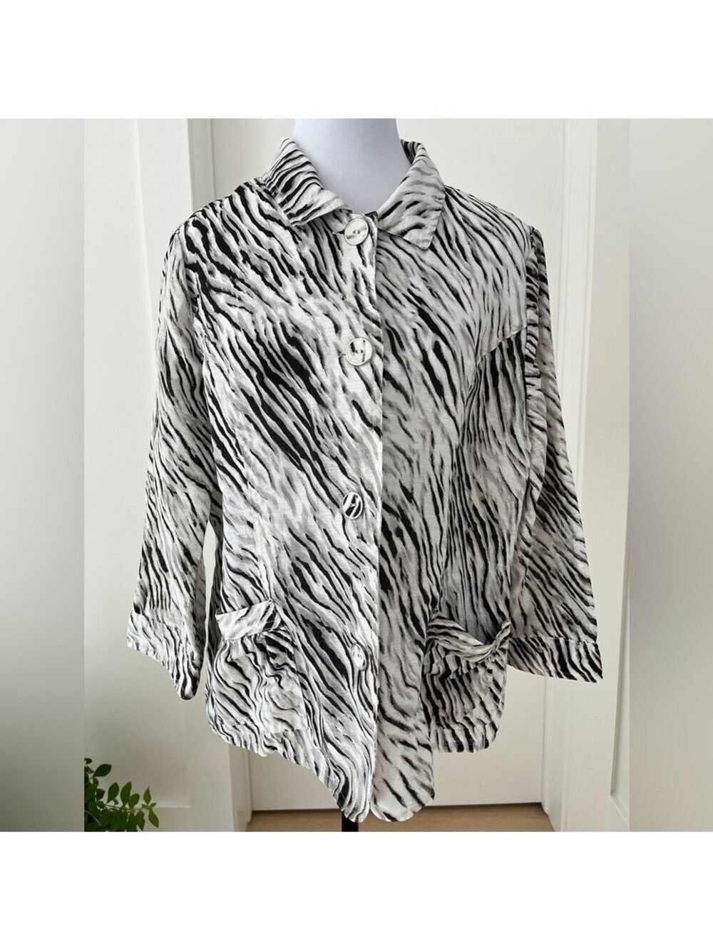 CHICO’S Lightweight Linen Jacket Zebra Print Summer Layer Safari Casual Chic